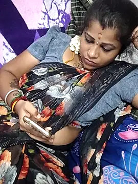 Snapshot of sweetqueen143 chatting on May 18, 5:51 pm sweetqueen143 online show from May 18, 5:51 pm