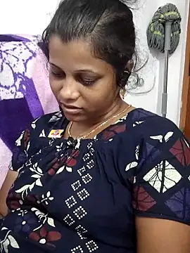 Snapshot of sweetqueen143 chatting on May 29, 10:32 am sweetqueen143 online show from May 29, 10:32 am
