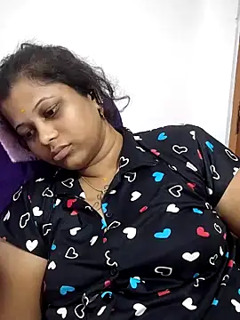 Snapshot of sweetqueen143 chatting on May 15, 11:58 pm sweetqueen143 online show from May 15, 11:58 pm