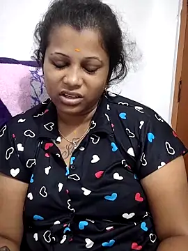 Snapshot of sweetqueen143 chatting on May 15, 11:03 pm sweetqueen143 online show from May 15, 11:03 pm