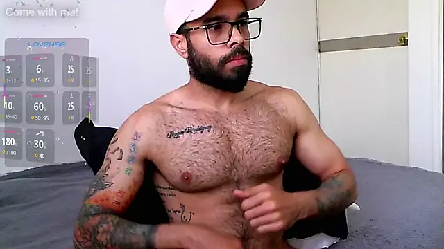 Snapshot of htrebor87 chatting on October 24, 7:57 pm htrebor87 online show from October 24, 7:57 pm