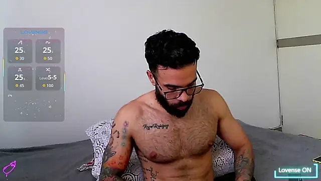 Snapshot of htrebor87 chatting on November 11, 7:41 pm htrebor87 online show from November 11, 7:41 pm