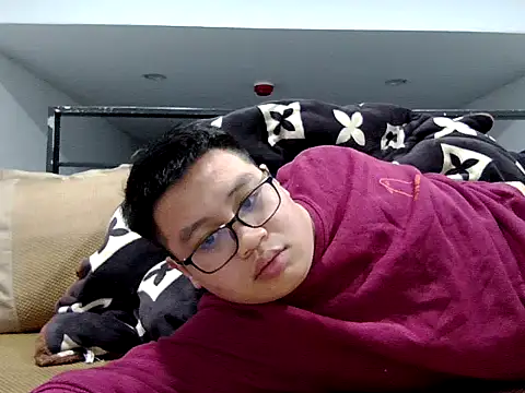 loveninja online show from December 19, 1:46 pm