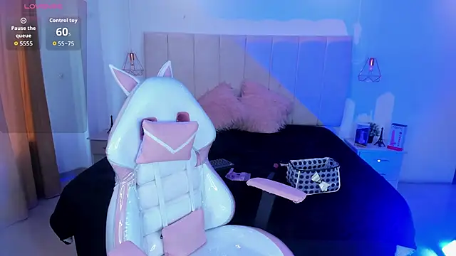 Gyal 8  online show from November 24, 7:58 pm