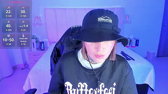 Snapshot of Gyal_8_ chatting on February 25, 5:18 am Gyal 8 online show from February 25, 5:18 am