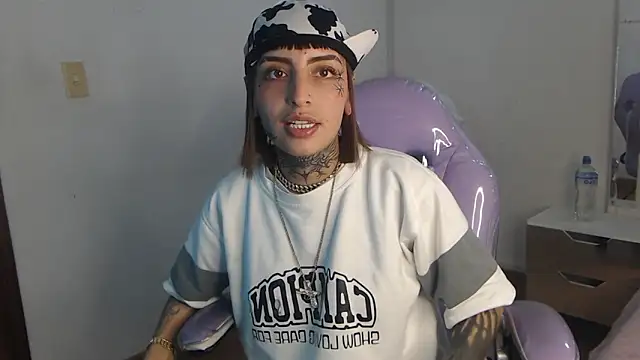 Gyal 8  online show from November 6, 3:21 am