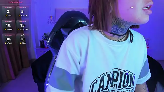 Snapshot of Gyal_8_ chatting on January 13, 3:10 am Gyal 8 online show from January 13, 3:10 am