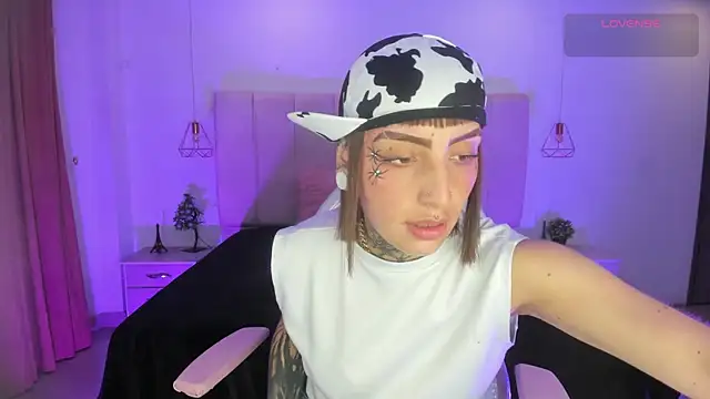 Gyal 8  online show from December 5, 3:27 am