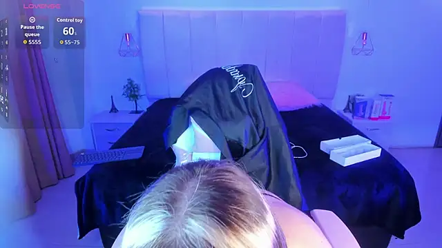 Snapshot of Gyal_8_ chatting on December 20, 6:38 am Gyal 8 online show from December 20, 6:38 am