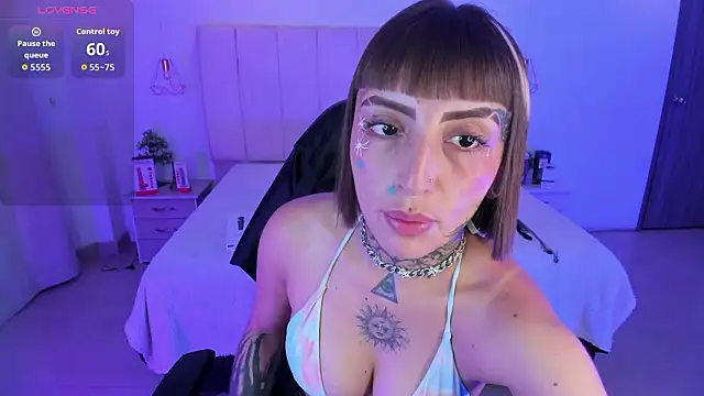 Snapshot of Gyal_8_ chatting on March 2, 4:02 am Gyal 8 online show from March 2, 4:02 am