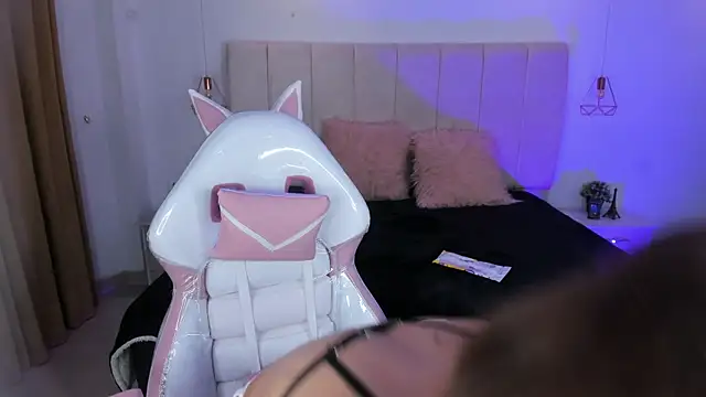 Gyal 8  online show from November 28, 4:12 am