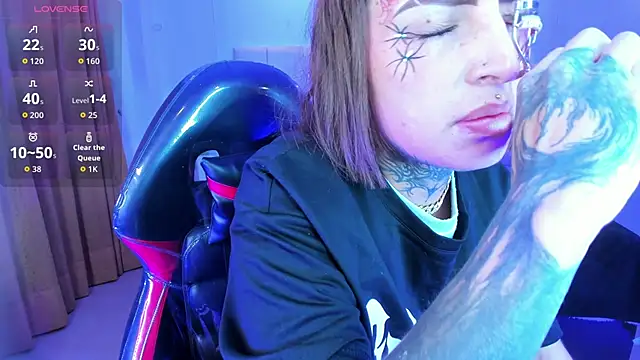 Snapshot of Gyal_8_ chatting on January 8, 3:01 am Gyal 8 online show from January 8, 3:01 am