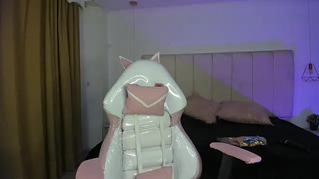 Gyal 8  online show from November 30, 3:40 am