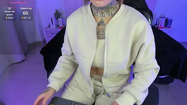 Snapshot of Gyal_8_ chatting on February 10, 5:06 am Gyal 8 online show from February 10, 5:06 am