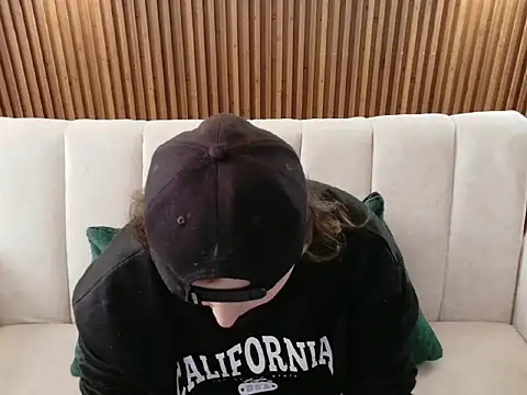 dirty feelena online show from March 3, 6:04 pm