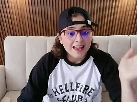 dirty feelena online show from March 4, 5:42 pm