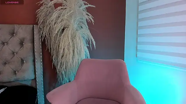 Snapshot of angela_fiory chatting on December 5, 8:28 pm angela fiory online show from December 5, 8:28 pm