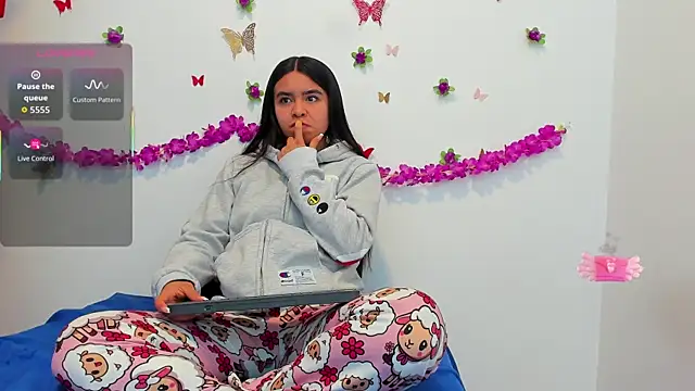 Annniie22 online show from January 8, 9:26 am