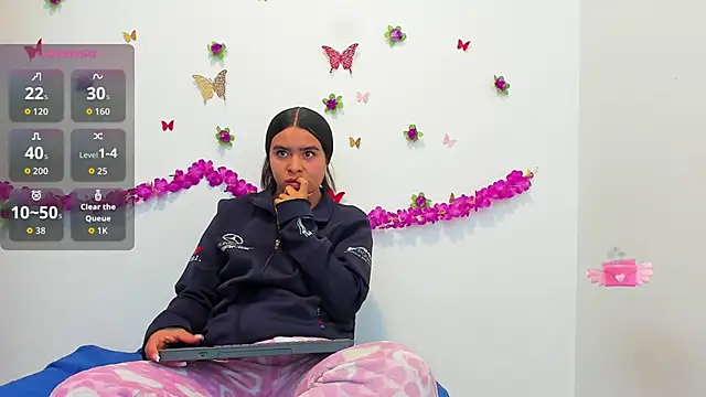Annniie22 online show from January 7, 8:08 am
