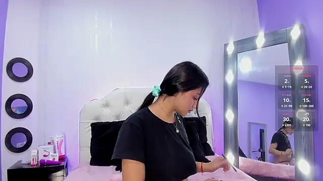 Snapshot of Thayla_Fox chatting on October 15, 1:19 pm Thayla Fox online show from October 15, 1:19 pm