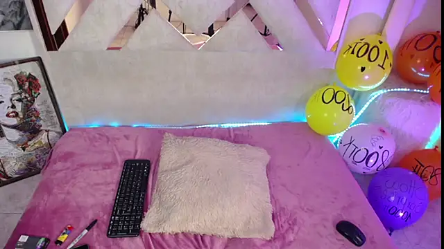 Snapshot of ladymooncs chatting on July 14, 9:21 pm ladymooncs online show from July 14, 9:21 pm