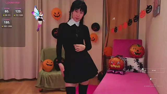 Reina  chan online show from October 31, 9:11 pm