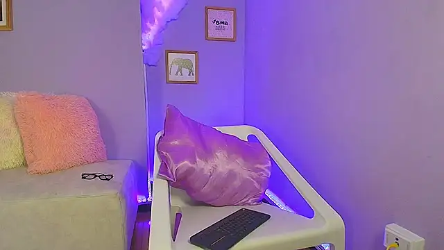 cat nasty online show from October 15, 9:34 pm