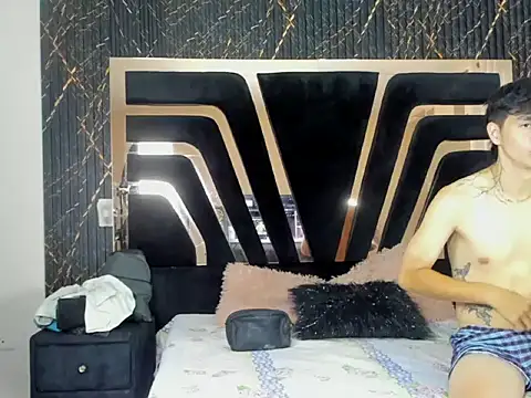 Snapshot of ElyANDByron chatting on October 15, 1:41 pm ElyANDByron online show from October 15, 1:41 pm