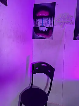 becca wilsson online show from December 16, 10:08 am