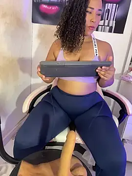Snapshot of becca_wilsson chatting on May 14, 6:49 pm becca wilsson online show from May 14, 6:49 pm
