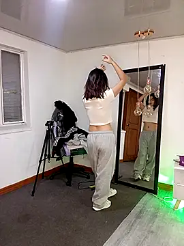 Maddy Rouse1 online show from October 13, 3:52 am
