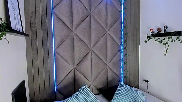 MyApril   online show from February 11, 11:43 am