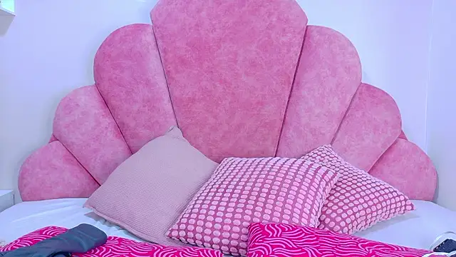 MyApril   online show from February 7, 11:51 am