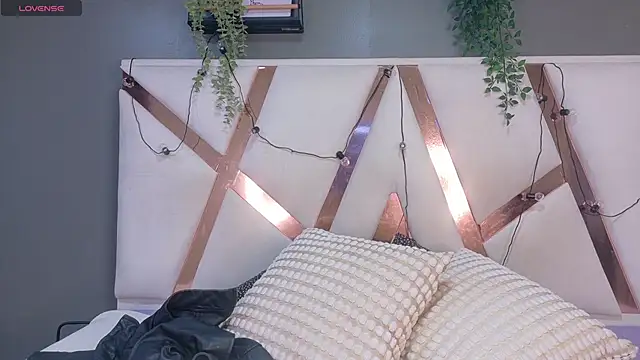 MyApril   online show from February 13, 11:43 am