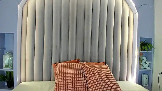 MyApril   online show from February 20, 11:45 am