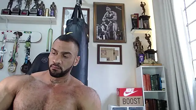 Snapshot of henryhadesflirt chatting on October 30, 7:44 pm henryhadesflirt online show from October 30, 7:44 pm