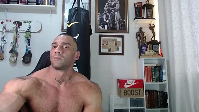 Snapshot of henryhadesflirt chatting on November 17, 7:40 pm henryhadesflirt online show from November 17, 7:40 pm