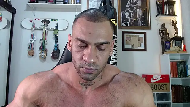 Snapshot of henryhadesflirt chatting on November 18, 10:13 pm henryhadesflirt online show from November 18, 10:13 pm