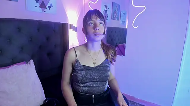 Snapshot of Bluee_bombon chatting on September 28, 3:57 am Bluee bombon online show from September 28, 3:57 am