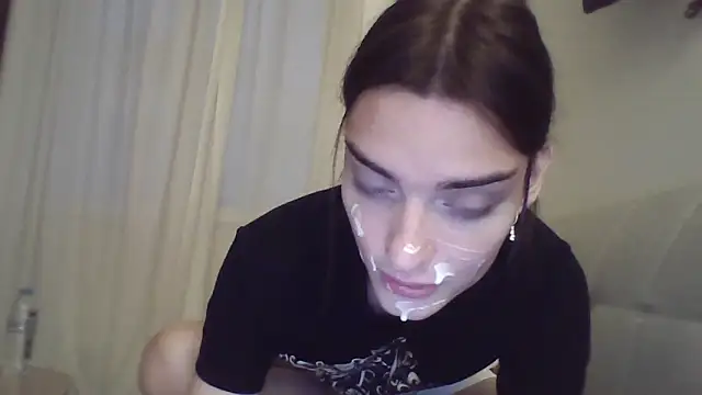 Snapshot of Luna_Samosienko chatting on September 26, 4:36 pm Luna Samosienko online show from September 26, 4:36 pm