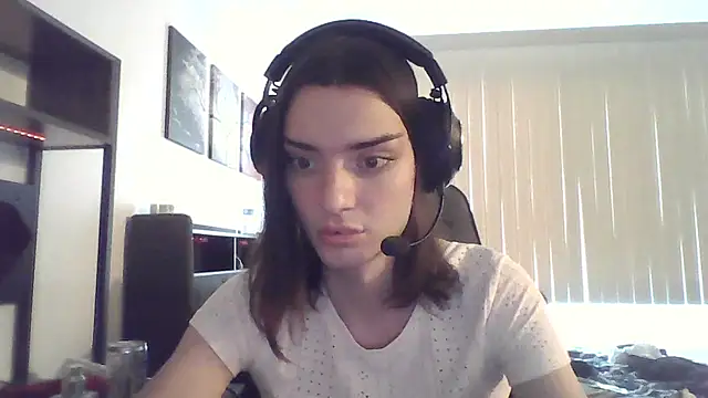 Snapshot of Luna_Samosienko chatting on October 1, 12:42 pm Luna Samosienko online show from October 1, 12:42 pm