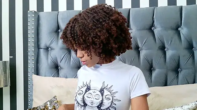 Snapshot of Stellaciel_ chatting on December 16, 11:09 pm Stellaciel online show from December 16, 11:09 pm