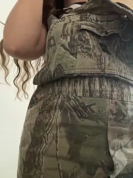 Snapshot of Aphrill chatting on November 22, 8:40 pm Aphrill online show from November 22, 8:40 pm