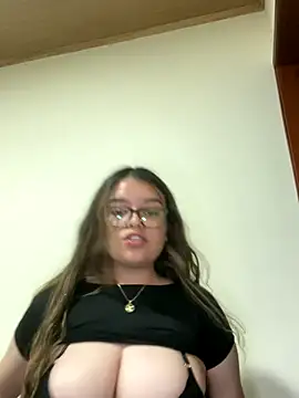 Snapshot of Aphrill chatting on October 22, 4:34 am Aphrill online show from October 22, 4:34 am