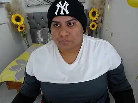hotlesby valery online show from October 17, 7:04 pm