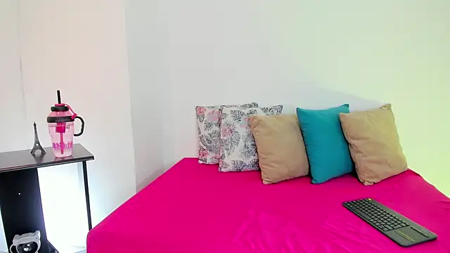 SaraGuzmann online show from March 20, 7:48 pm