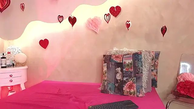 SaraGuzmann online show from February 19, 7:33 pm