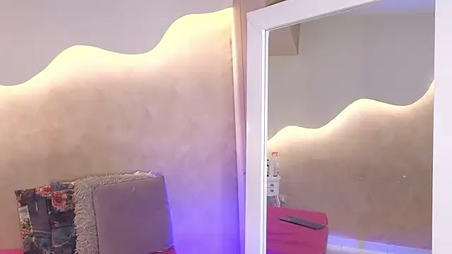 SaraGuzmann online show from February 5, 1:51 pm