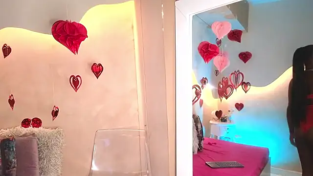 SaraGuzmann online show from February 13, 7:58 pm