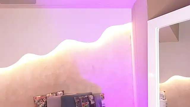 SaraGuzmann online show from January 13, 7:18 pm